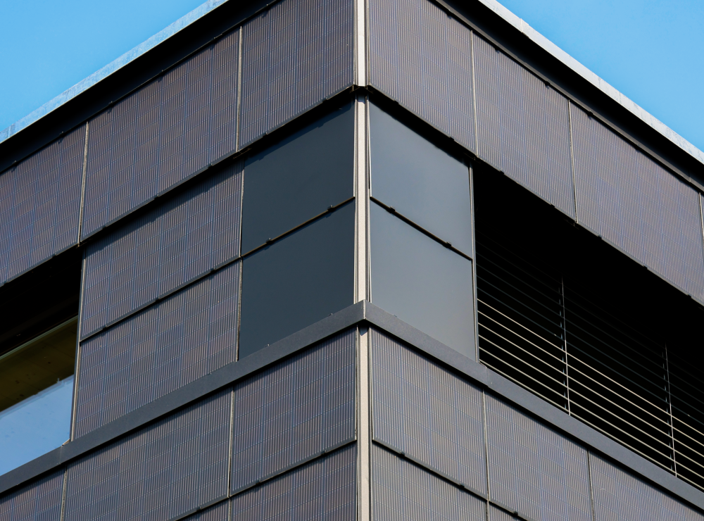 Fassade mit PV im Aargau