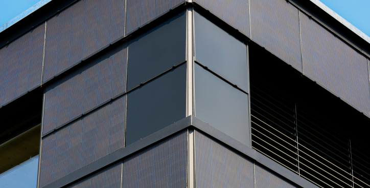 Fassade mit PV im Aargau